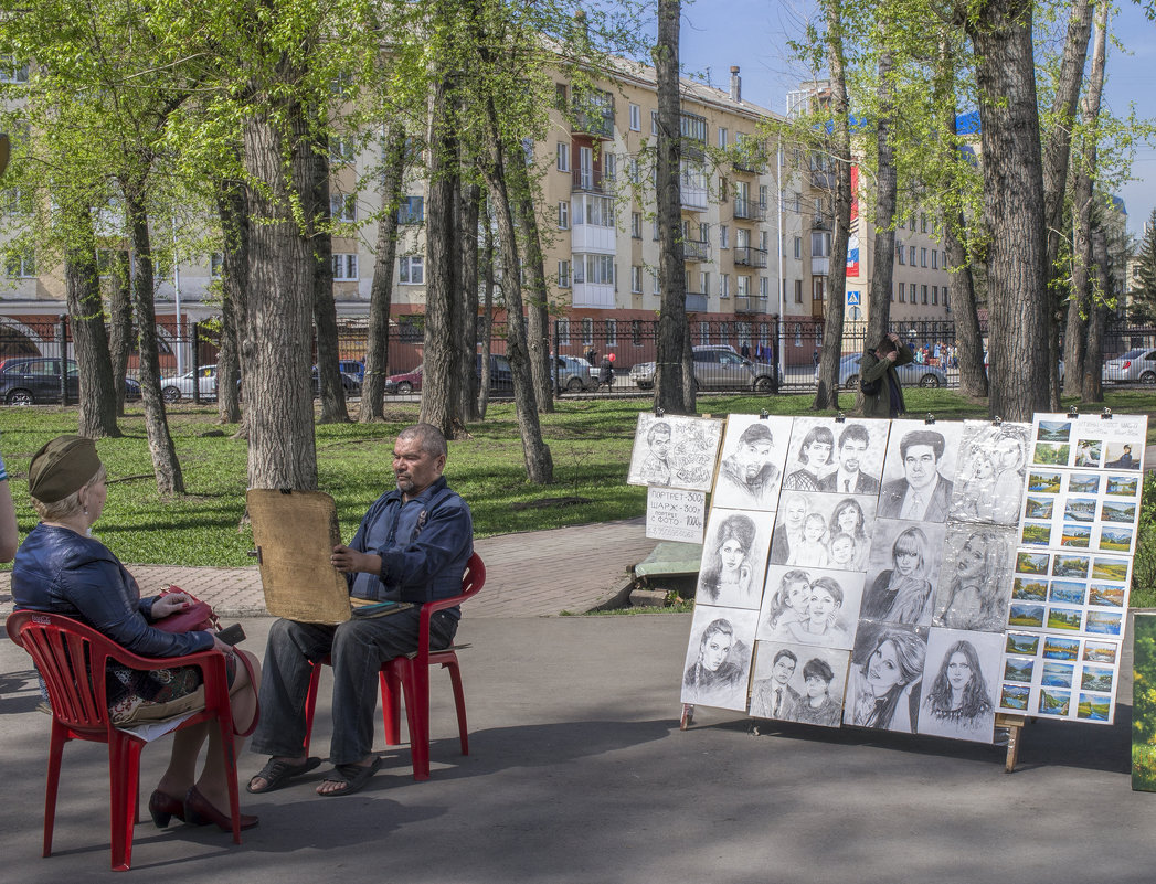 Художник в городском парке. Кемерово, май - Edward Metlinov