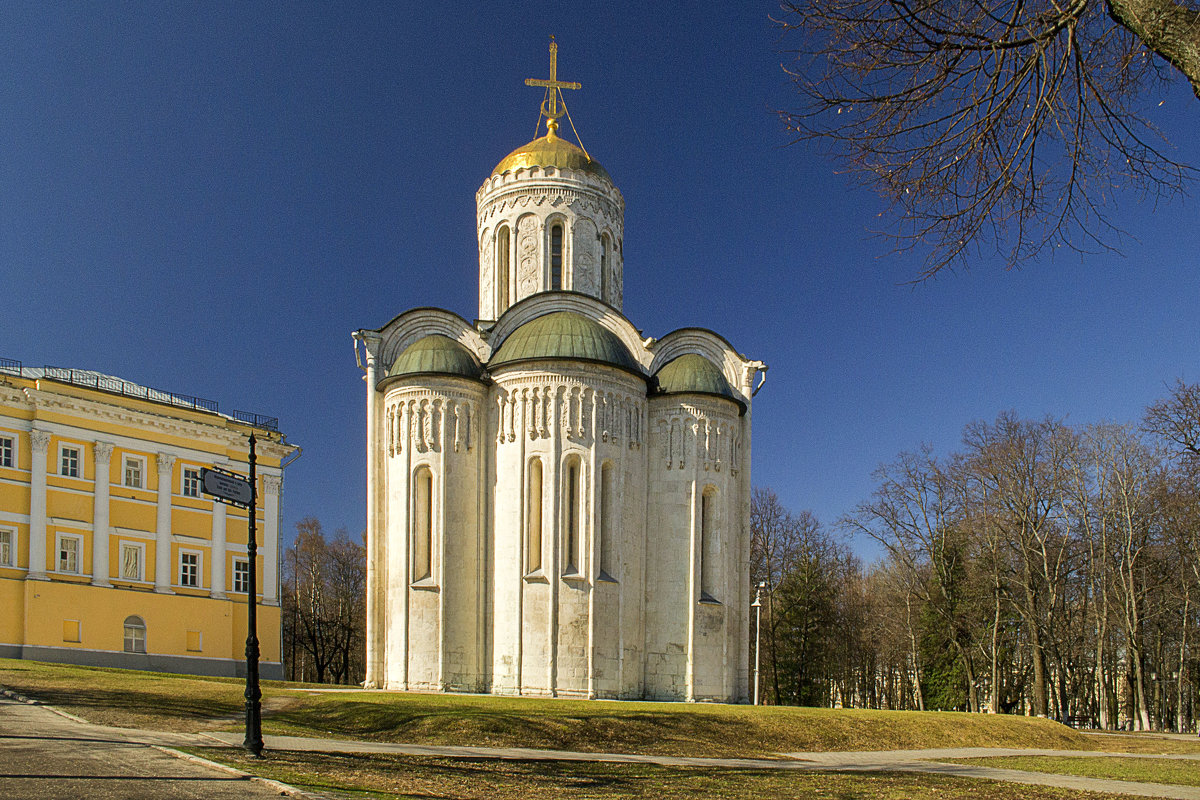 12 Дмитровский собор города Владимира