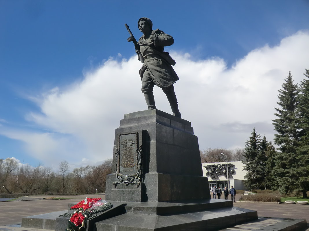 Великие Луки. Памятник Александру Матросову... - Владимир Павлов