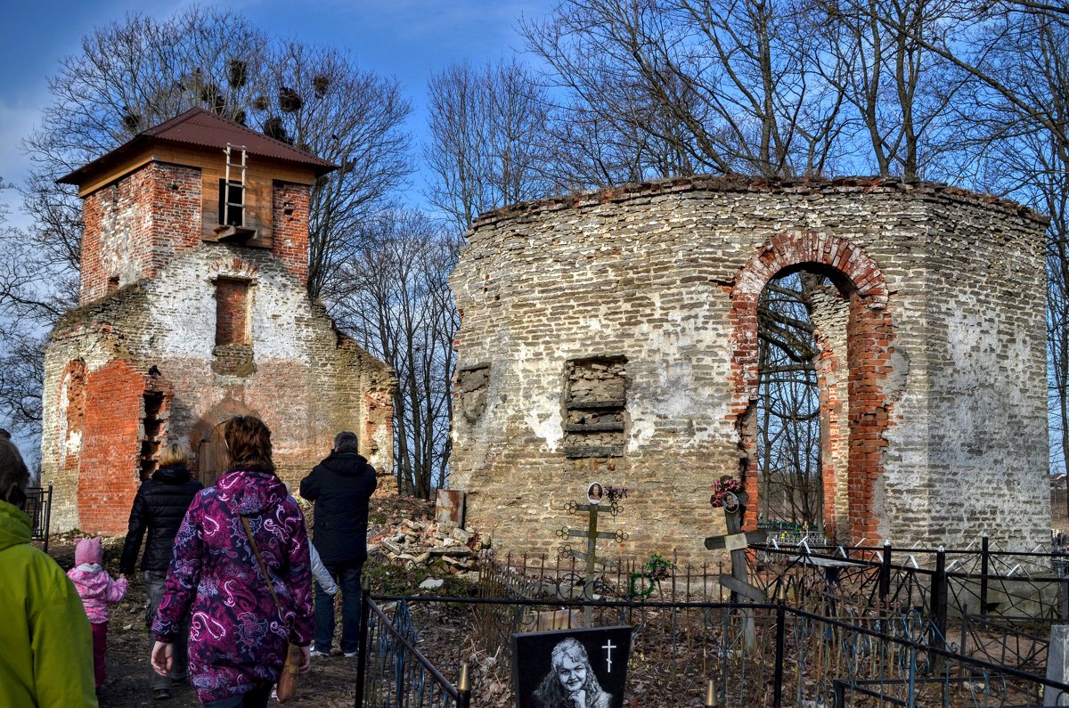 Ропша. Остатки лютеранской кирхи - Юрий Тихонов