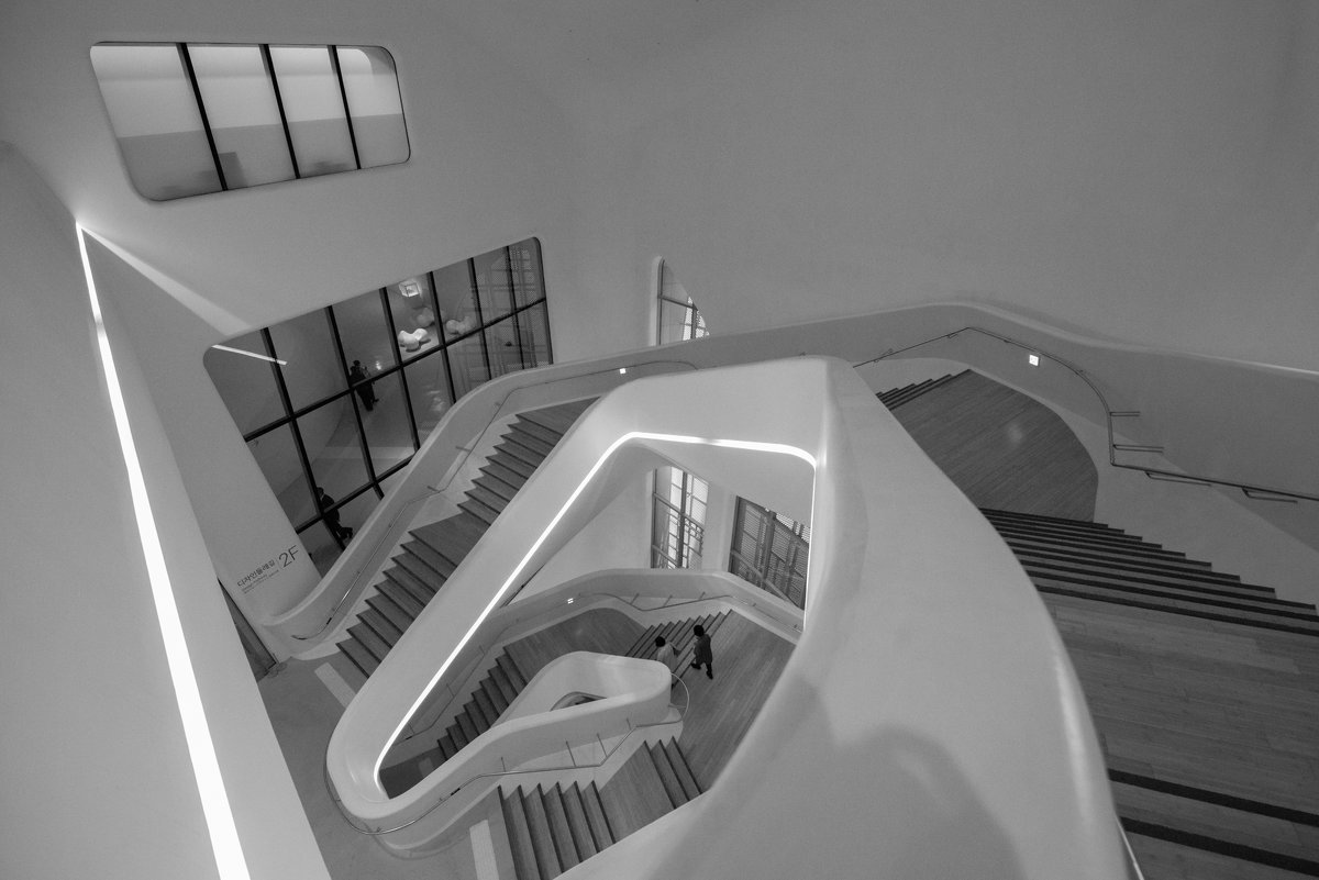 Здание музея по проекту архитектора Зари Хадид в Сеуле (по принципу спирали Фибоначчи7-2) - Sofia Rakitskaia