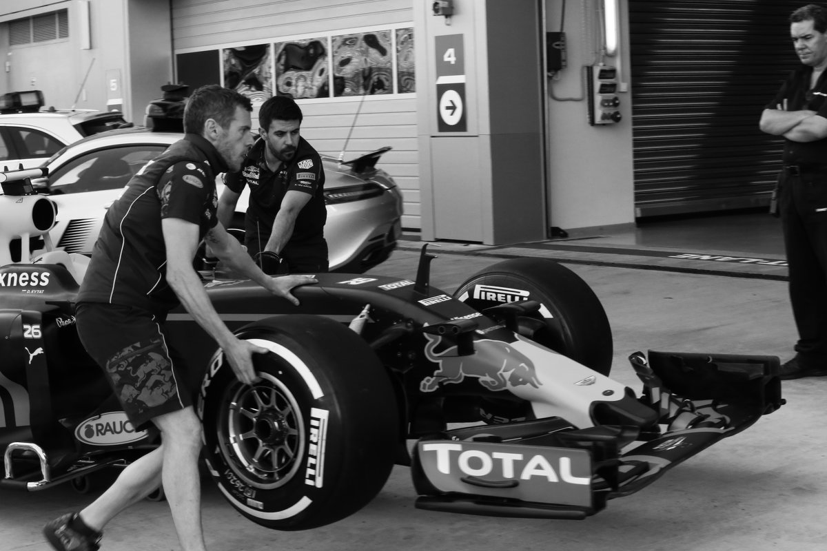 Подготовка к гонкам Формула 1 - Елена 