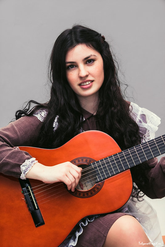 Девушка с гитарой - Роман 