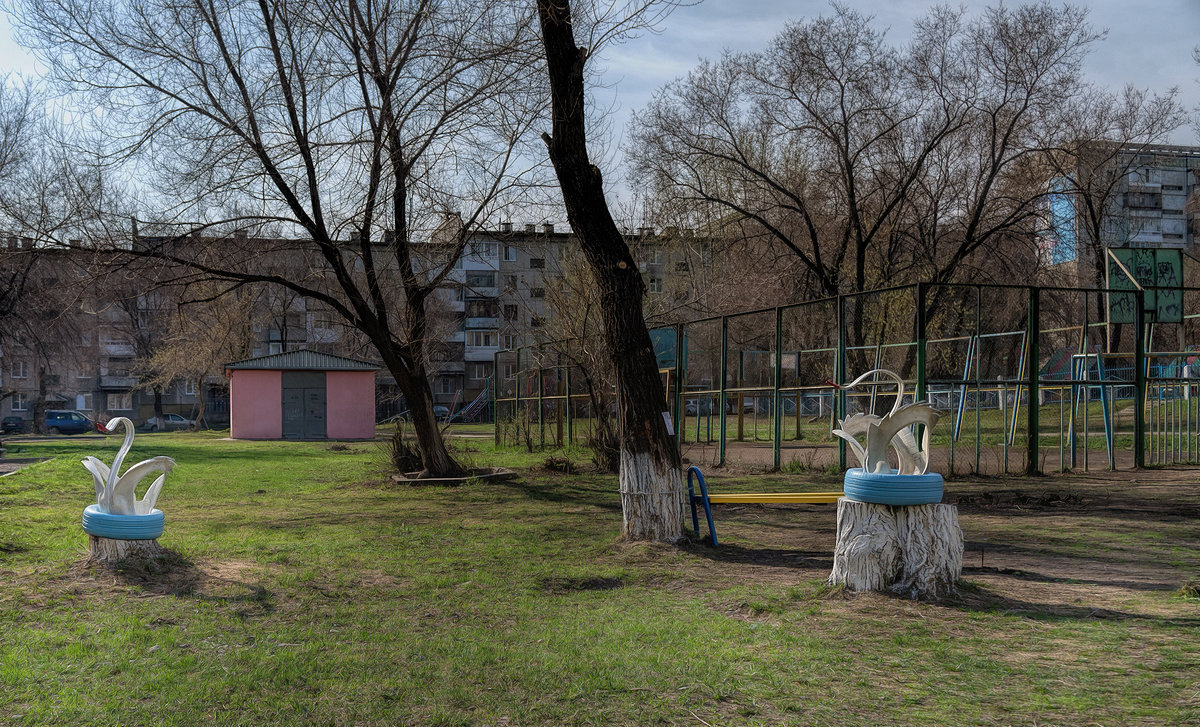 Лебеди из автомобильных покрышек. Кемерово, апрель - Edward Metlinov