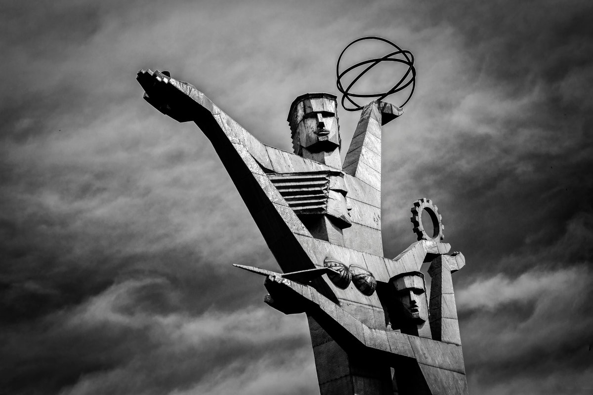 Скульптура времен развитого социализма - Николай 