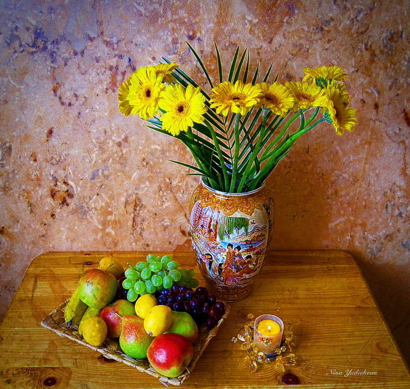 Герберы в вазе, фрукты и свеча - Nina Yudicheva