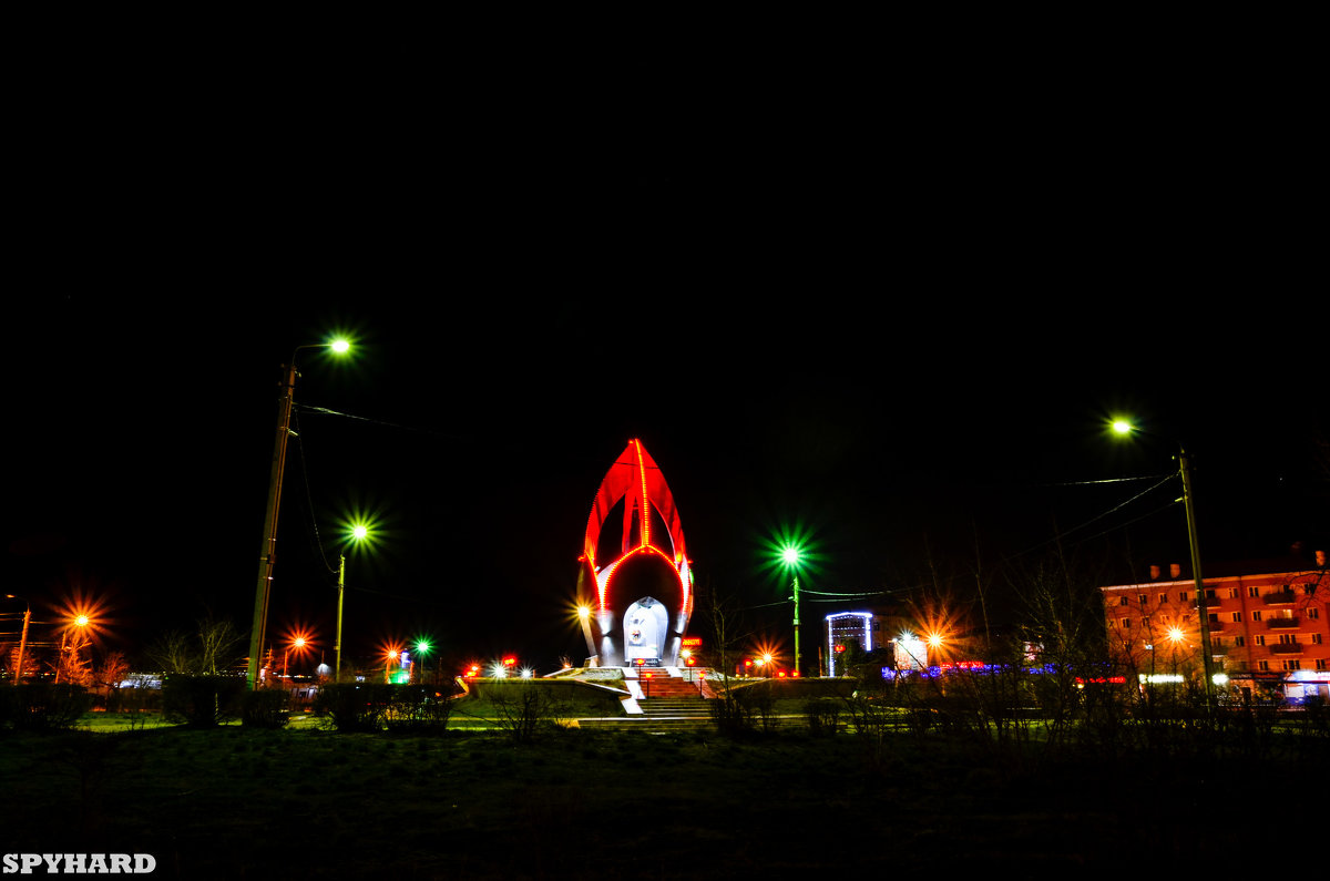 Памятник «Ровесникам, ушедшим в бой» (иногда его называют «Черный тюльпан») - Сергей Алексеев
