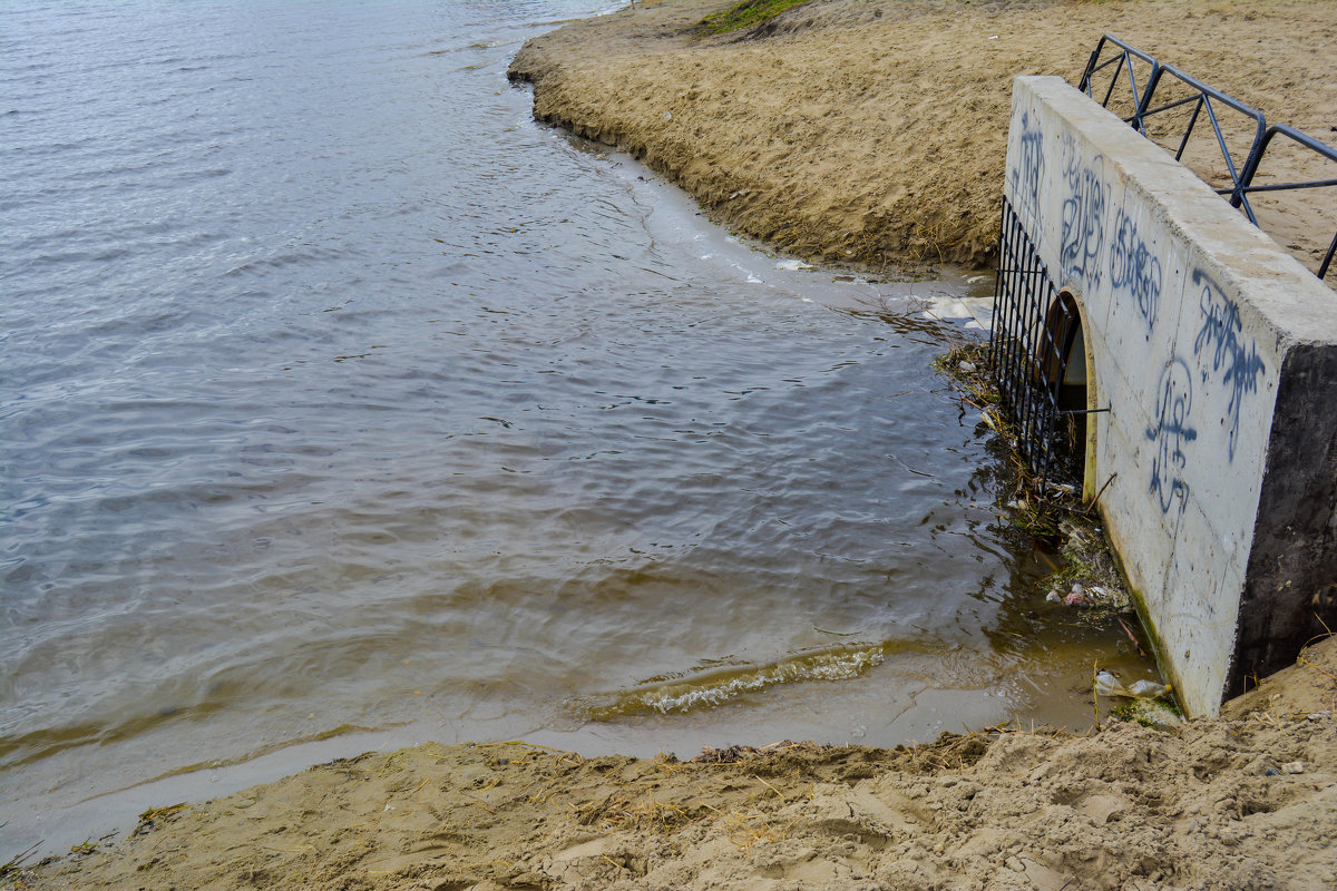 слив воды из озера - Света Кондрашова