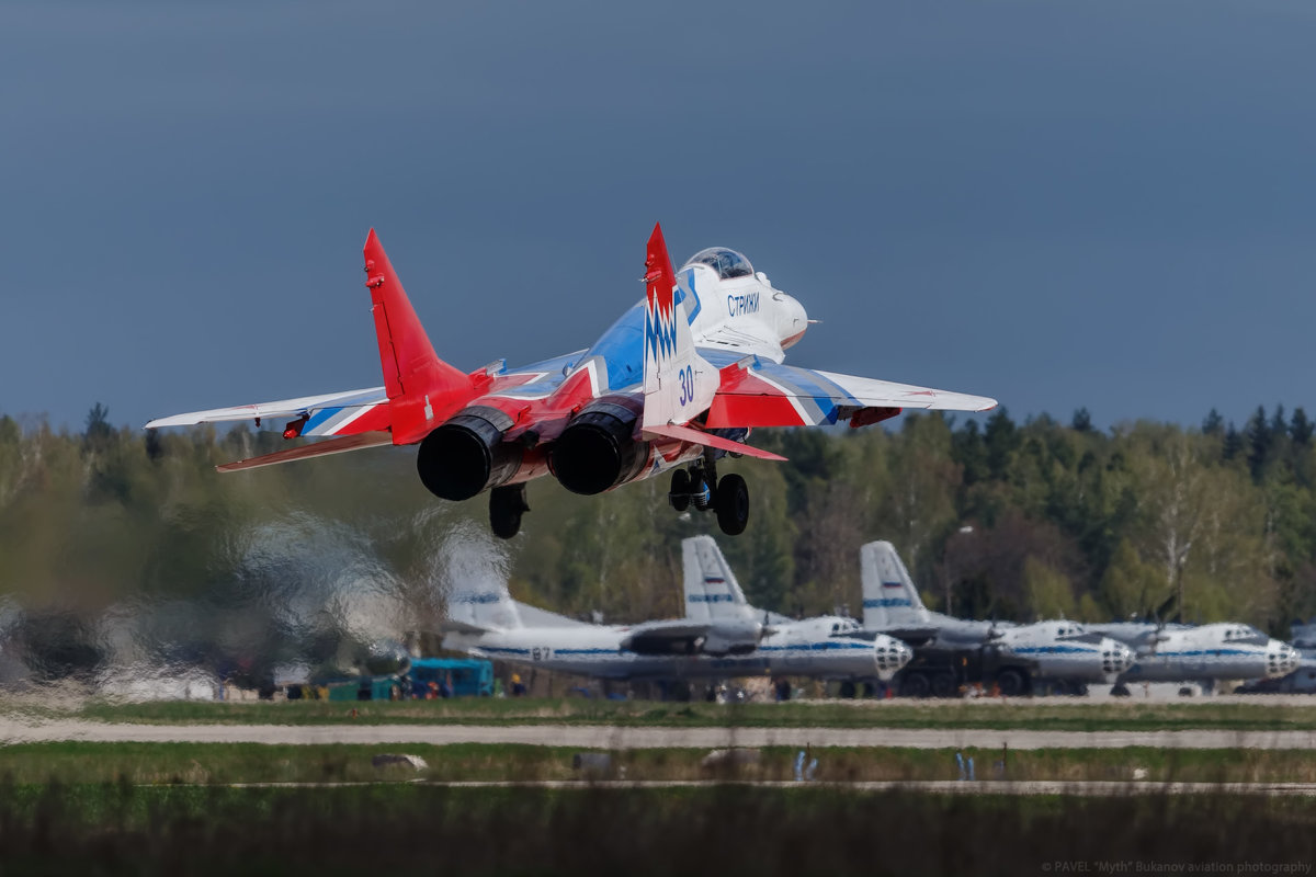 Миг-29 пилотажной группы Стрижи - Павел Myth Буканов