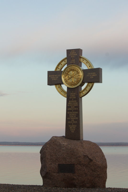 """поклонный крест на озере Неро - Александра 
