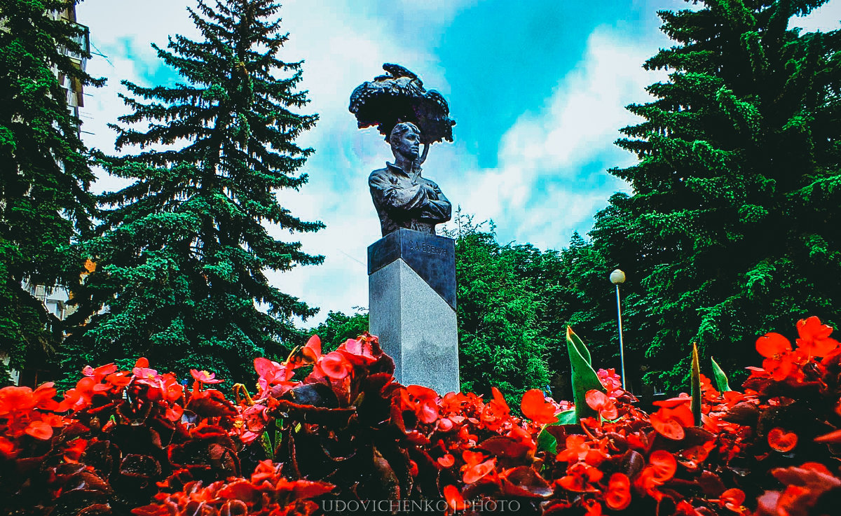 Памятник Есенину - Сергей Удовиченко