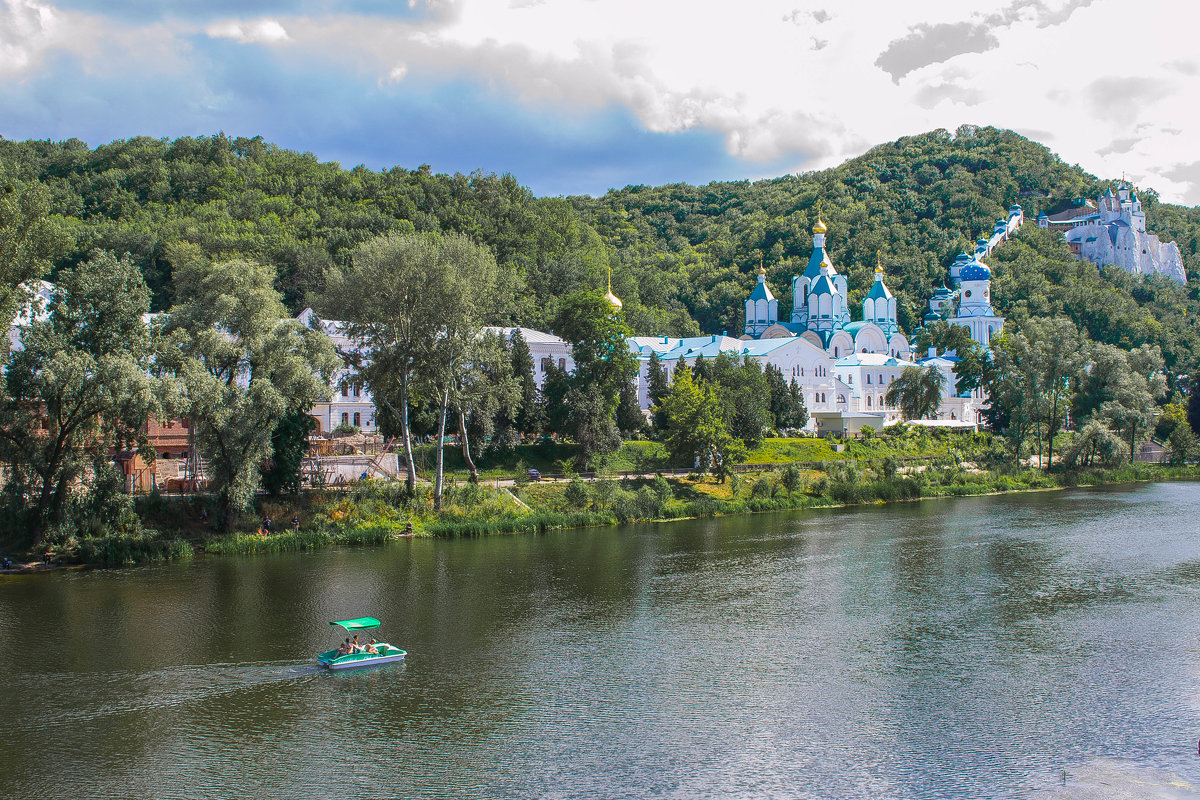 Монастырь над рекой - Виталий Волков