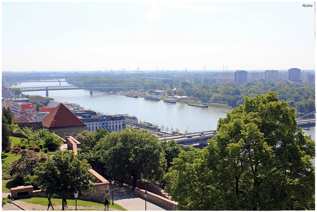 Братислава - столица Словацкой республики - река Дунай... - Dana Spissiak