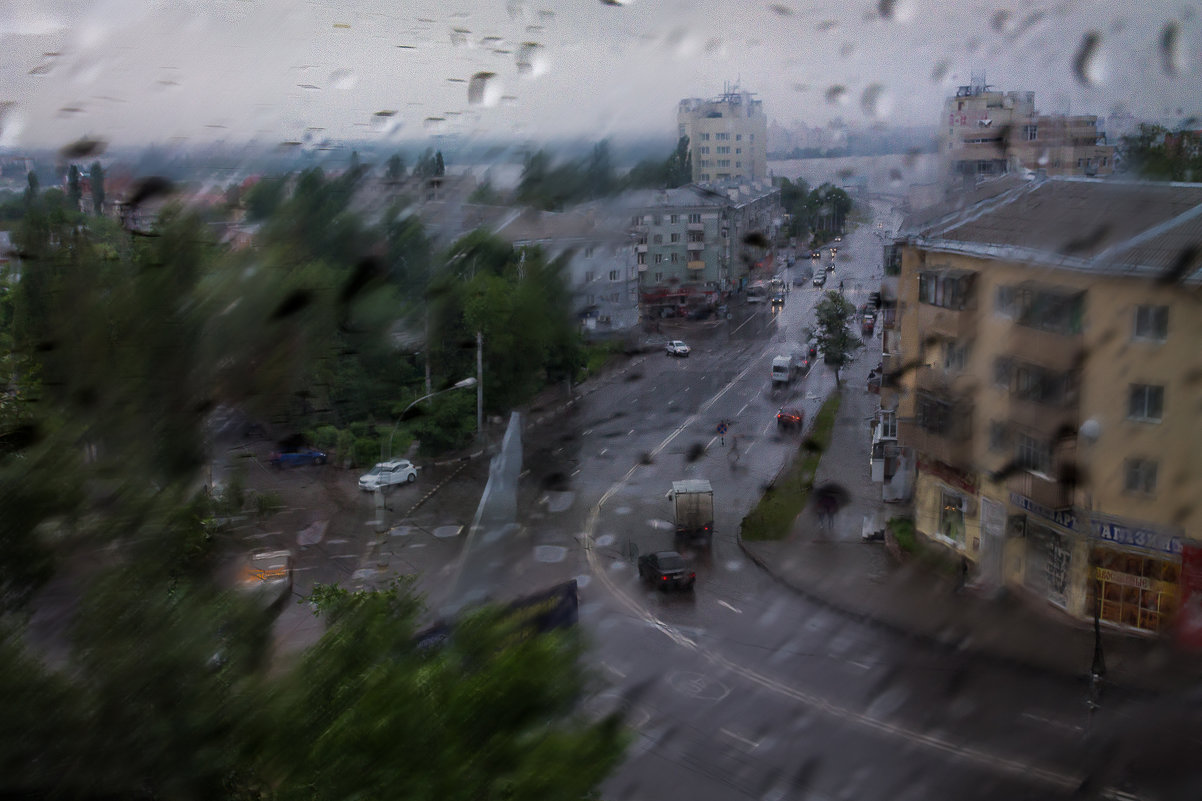 Сквозь дождем забрызганные стекла - Надежда Попова