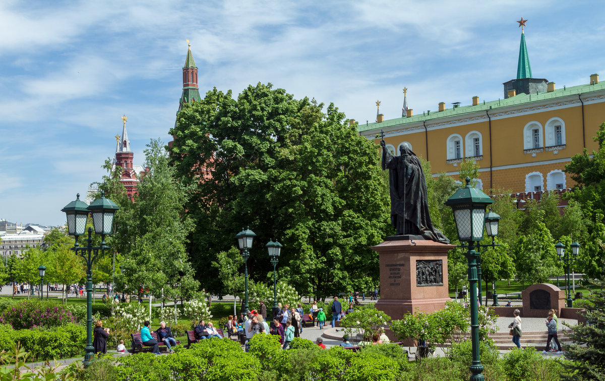 ПАМЯТНИК ПАТРИАРХУ ГЕРМОГЕНУ. - Yuri Chudnovetz