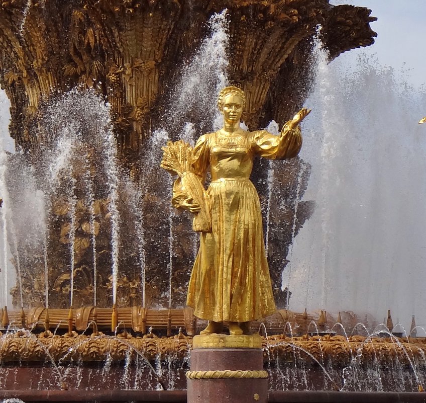 фрагмент фонтана - Валентина. .