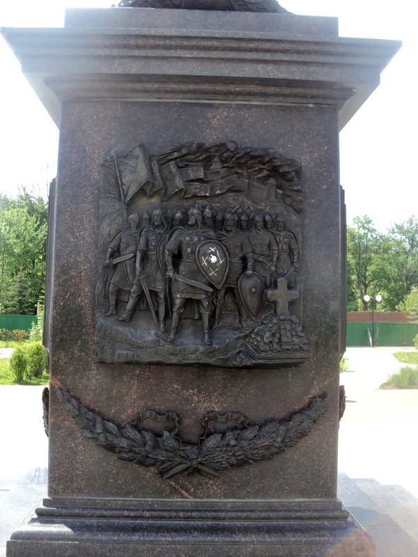 Памятная стела, установленная в честь присвоения городу Козельску звания Город Воинской Славы - Ольга Кривых
