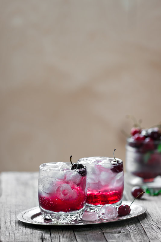 Холодный коктейль с вишневым сиропом - Майя К