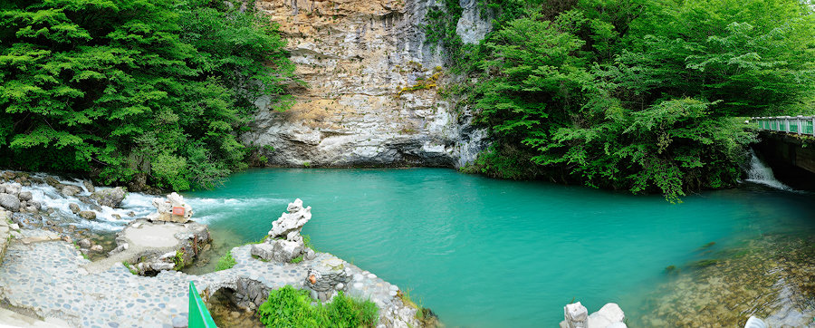 Голубое озеро в Абхазии - Лариса Савченко