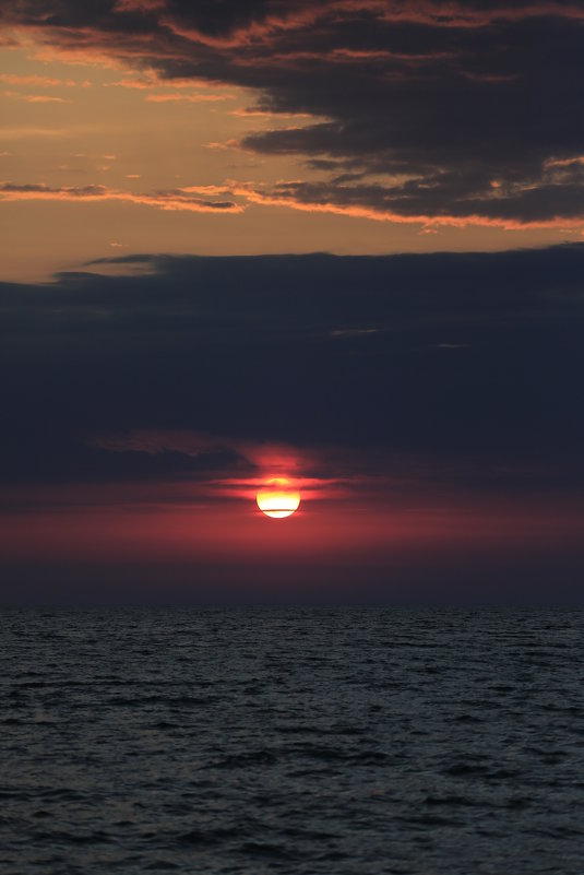 Солнце на закате - valeriy khlopunov