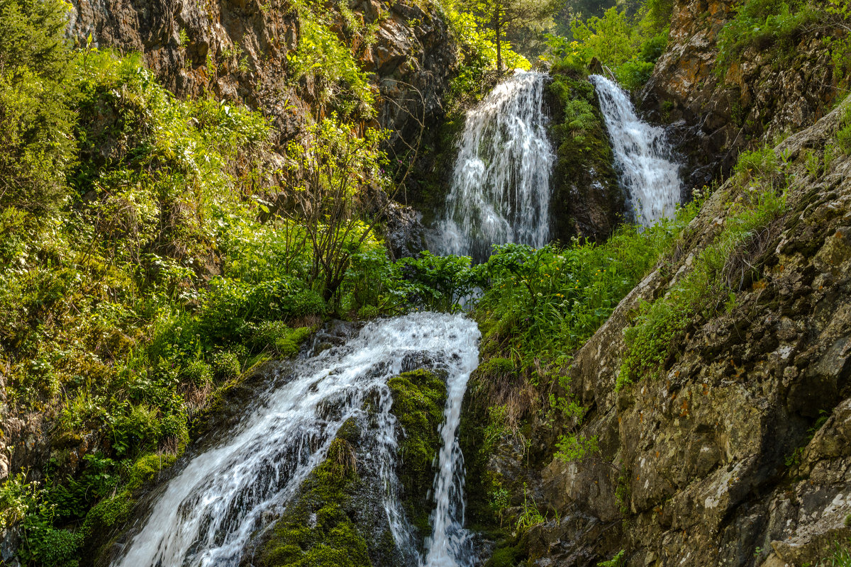 Ступенчатый водопад в горах Алматы - Марат Макс