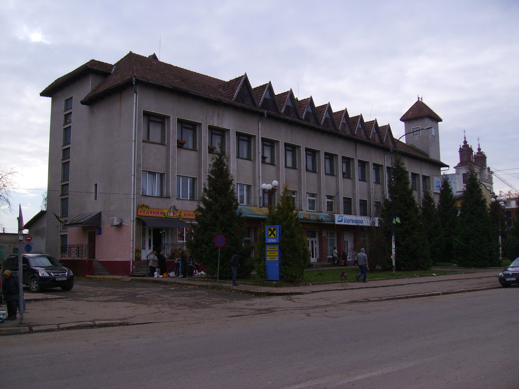 Административное  здание  в  Богородчанах - Андрей  Васильевич Коляскин