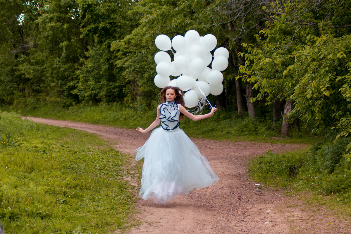 девочка с шариками - Ольга Щербакова
