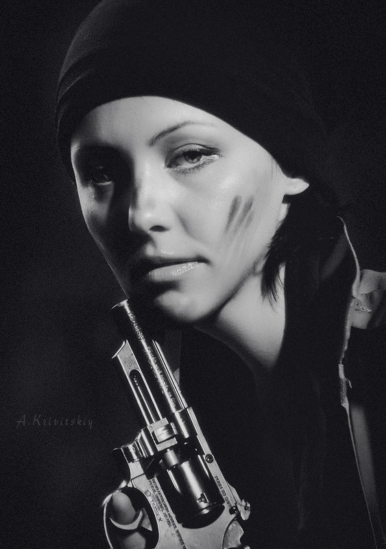 Portrait of a pretty girl with a revolver. - krivitskiy Кривицкий