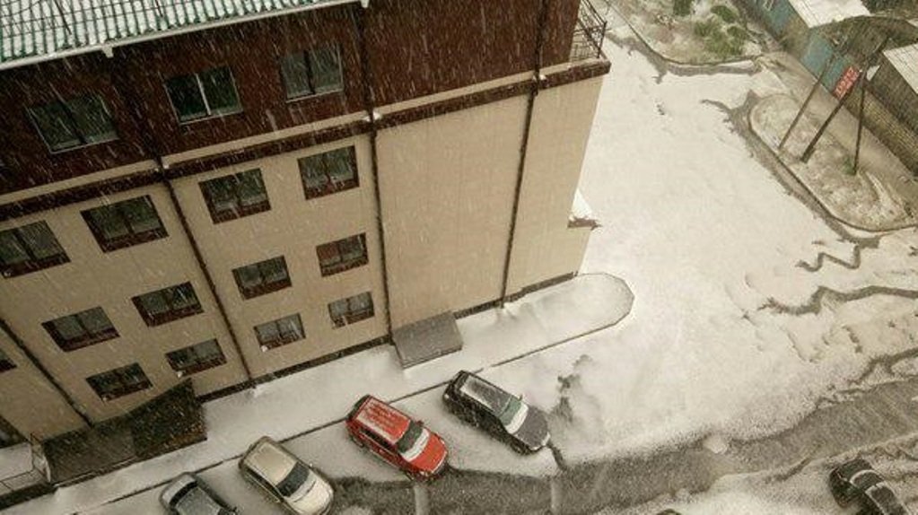 17 июня в Омске  снегопад и сильный ливень с градом - Savayr 