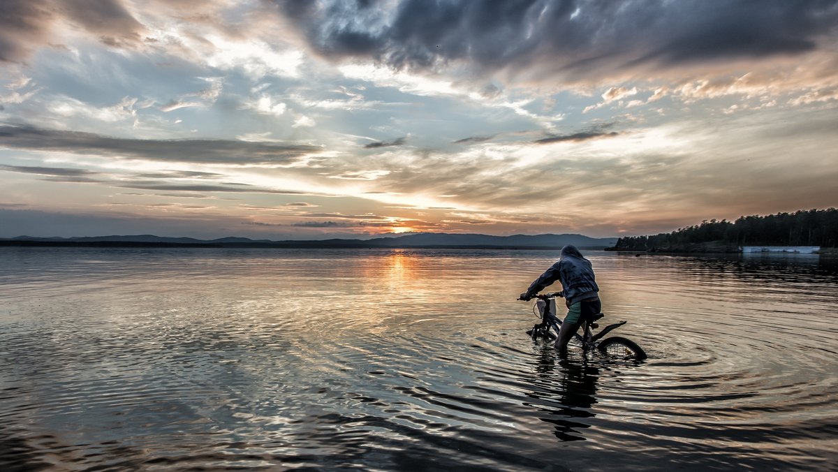 sunset on the lake - Dmitry Ozersky