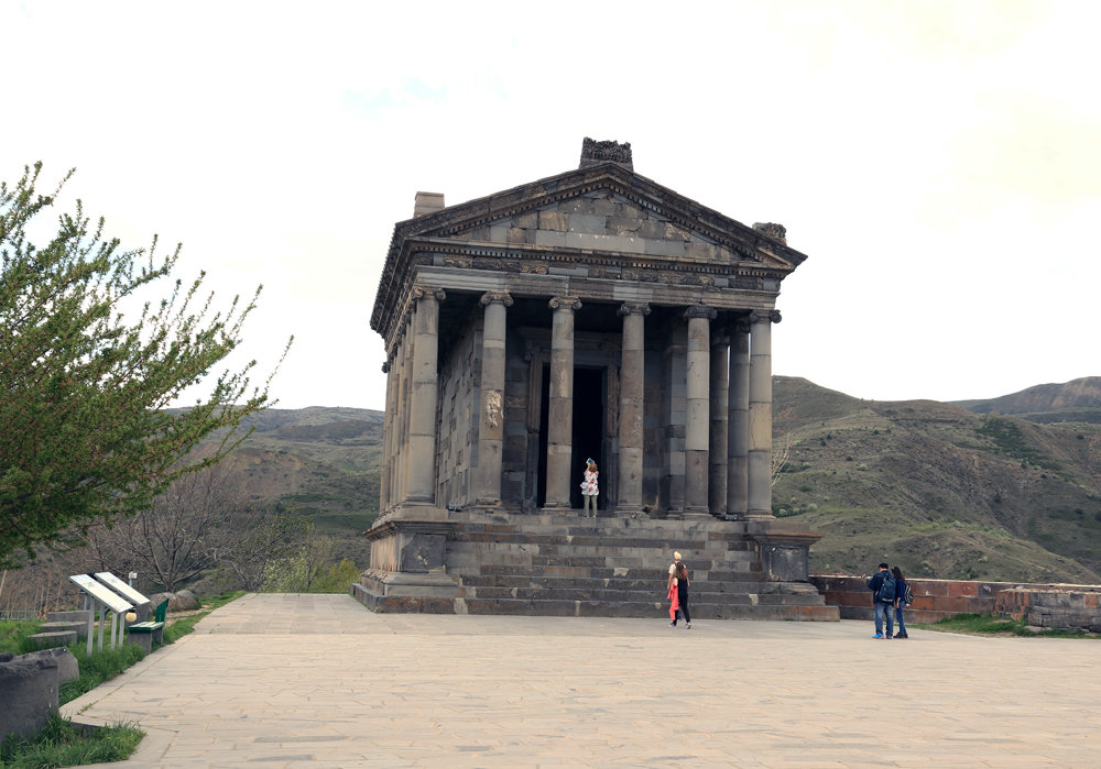 древний храм в Гарни - Лидия кутузова
