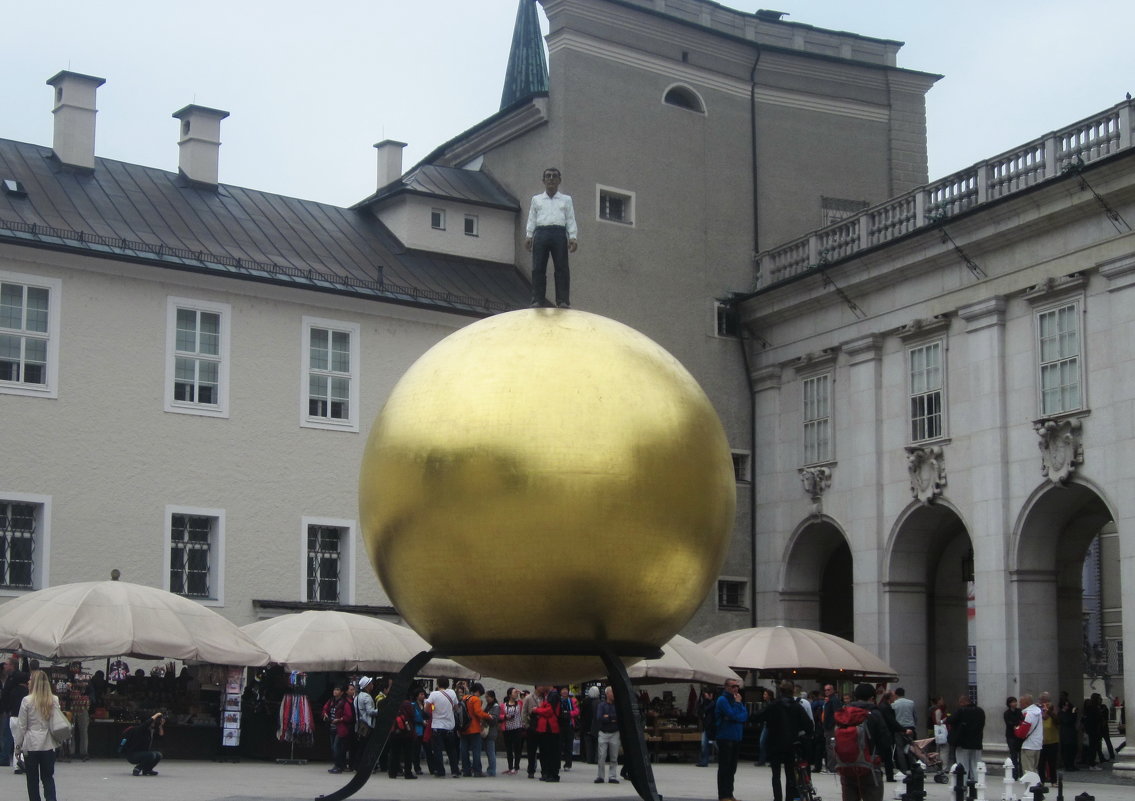 Человек на шаре (Зальцбург) - татьяна 