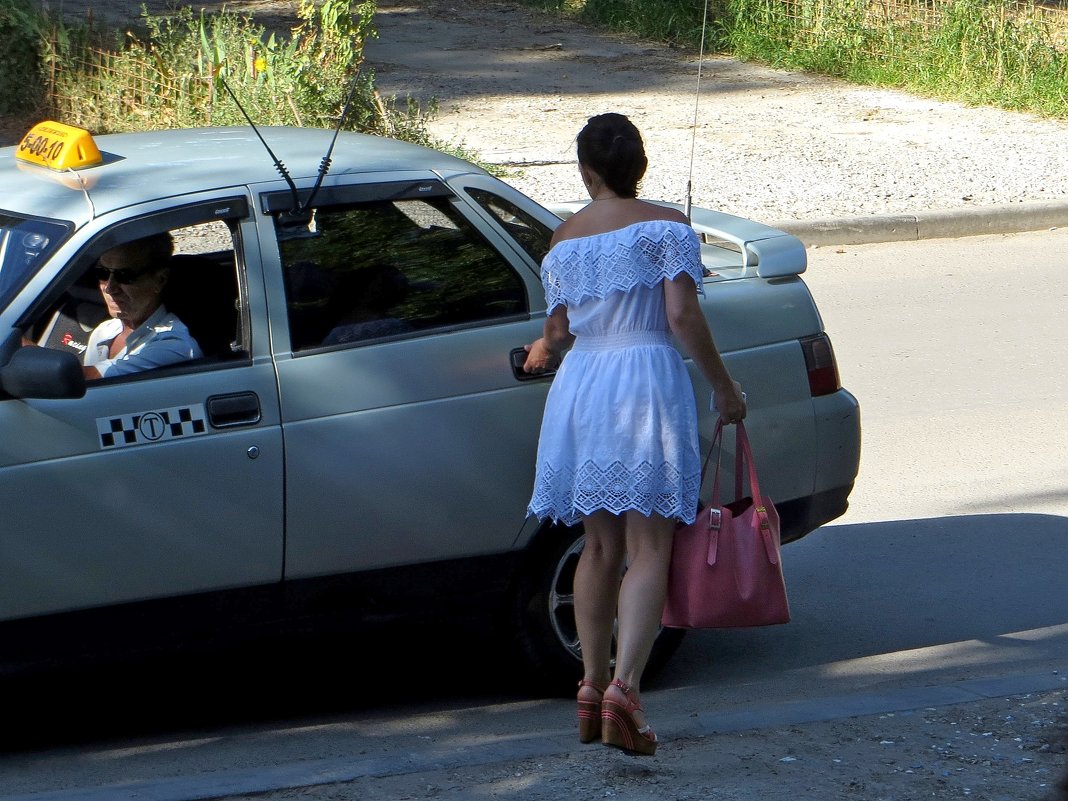 Такси и девушка в белом - Татьяна Смоляниченко