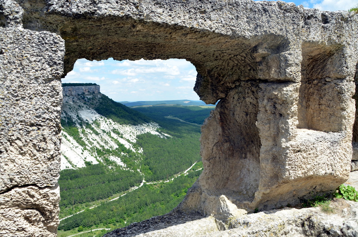 Вид из окна пещерного города Чуфут -Кале - Ольга Голубева