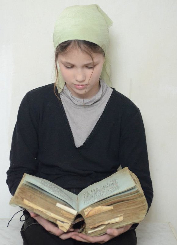 девочка с книгой - Юрий Ивукин 
