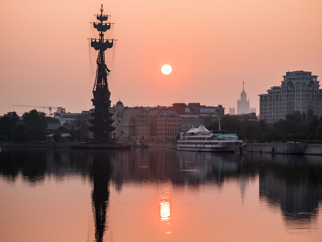 Раннее утро в Москве - Максим Ткаченко