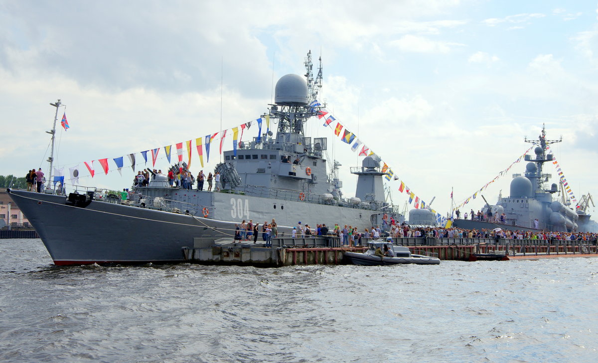 Посещение кораблей на набережной лейтенанта Шмидта - Валерий Новиков