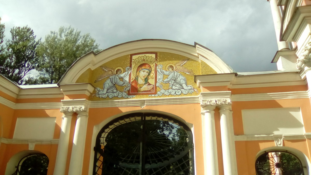 Роспись на воротах в Александра - Невскую Лавру. - Светлана Калмыкова