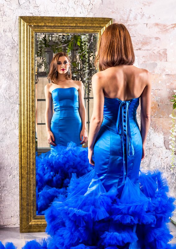 Девушка в синем платье. - Александр Лейкум