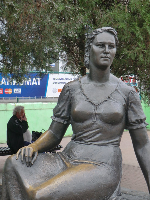 Памятник Нонне Мордюковой в Ейске... - Владимир Павлов