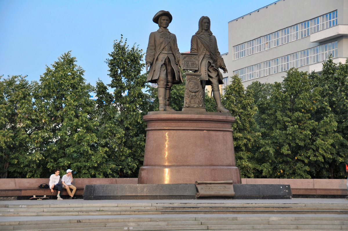 Памятник основателям города - Евгений Дубинский