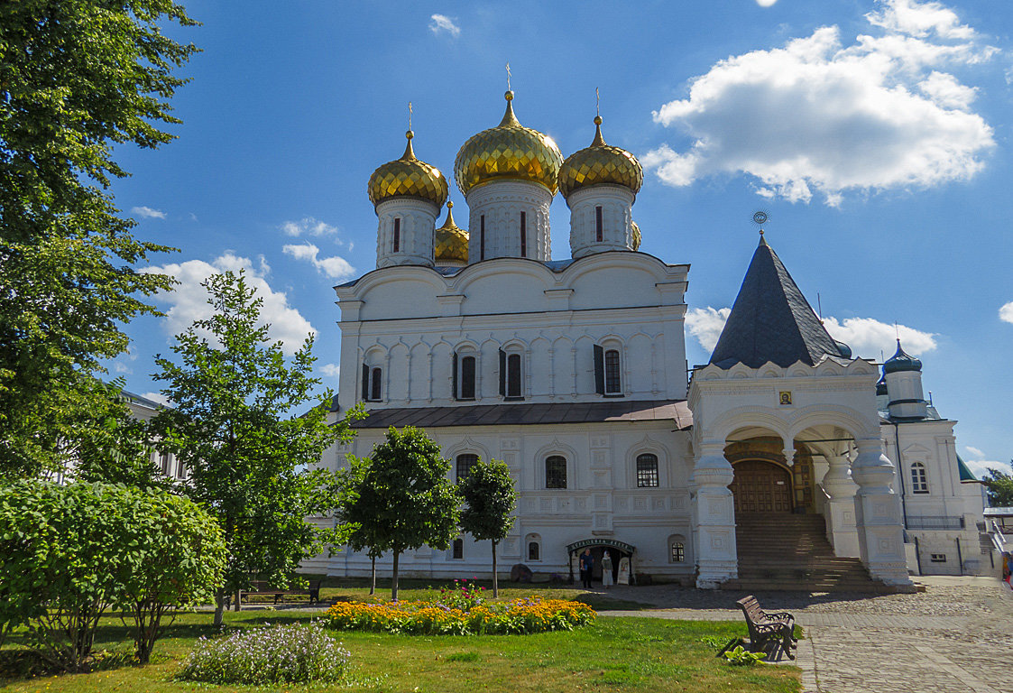 В Ипатьевском монастыре - Сергей Цветков