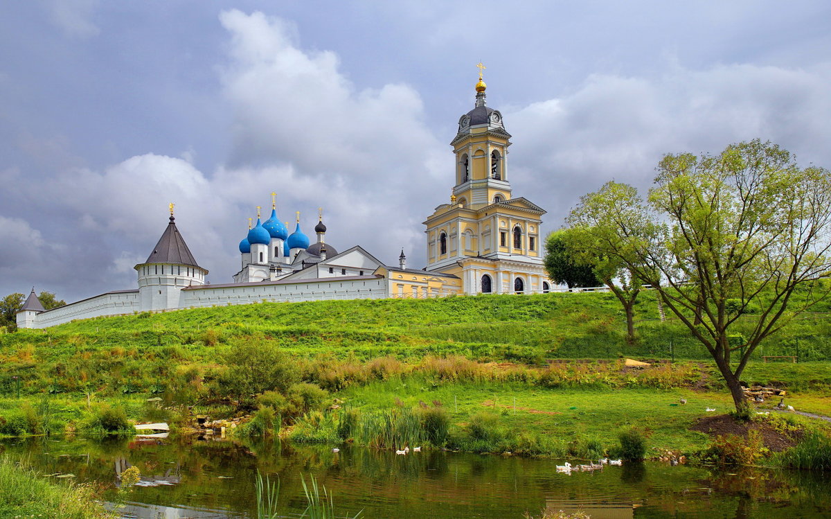 Серпухов Высоцкий монастырь ночью