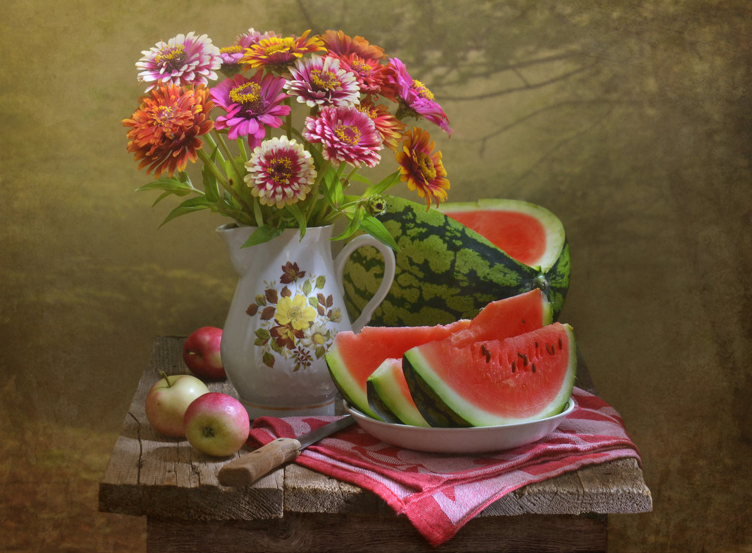 Натюрморт с цветами и ягодами