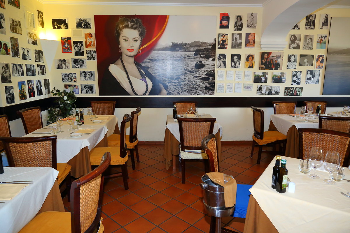restaurant donna sofia , sorrento - ALEX KHAZAN
