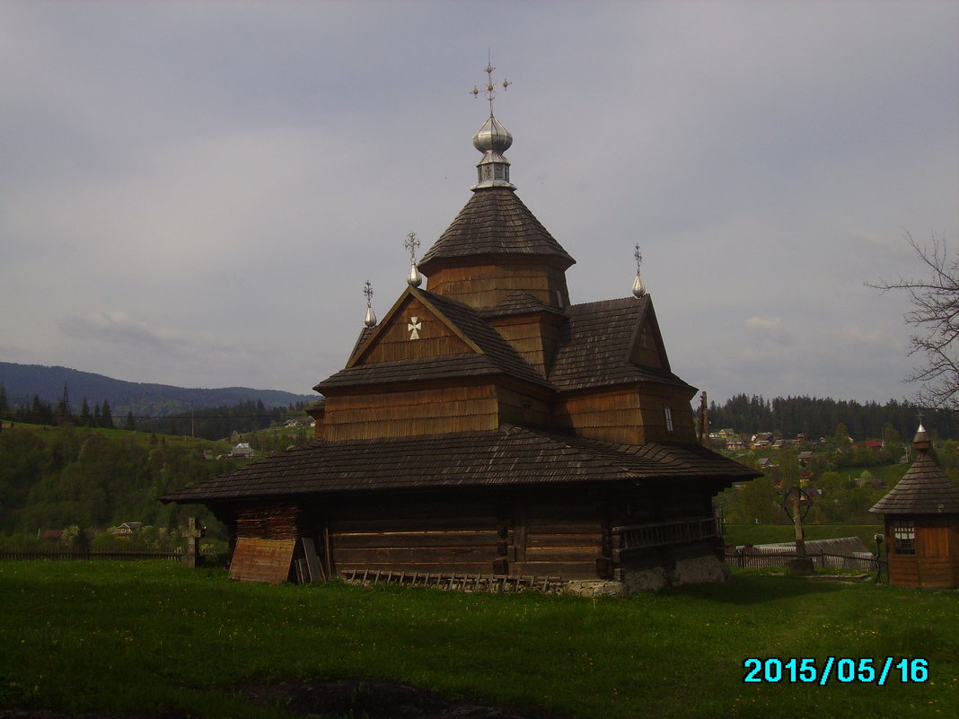 Деревянный   храм  в   Ворохте - Андрей  Васильевич Коляскин