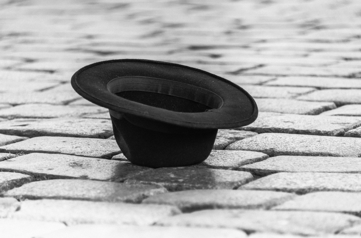 Hat on the floor - Алина Ванага