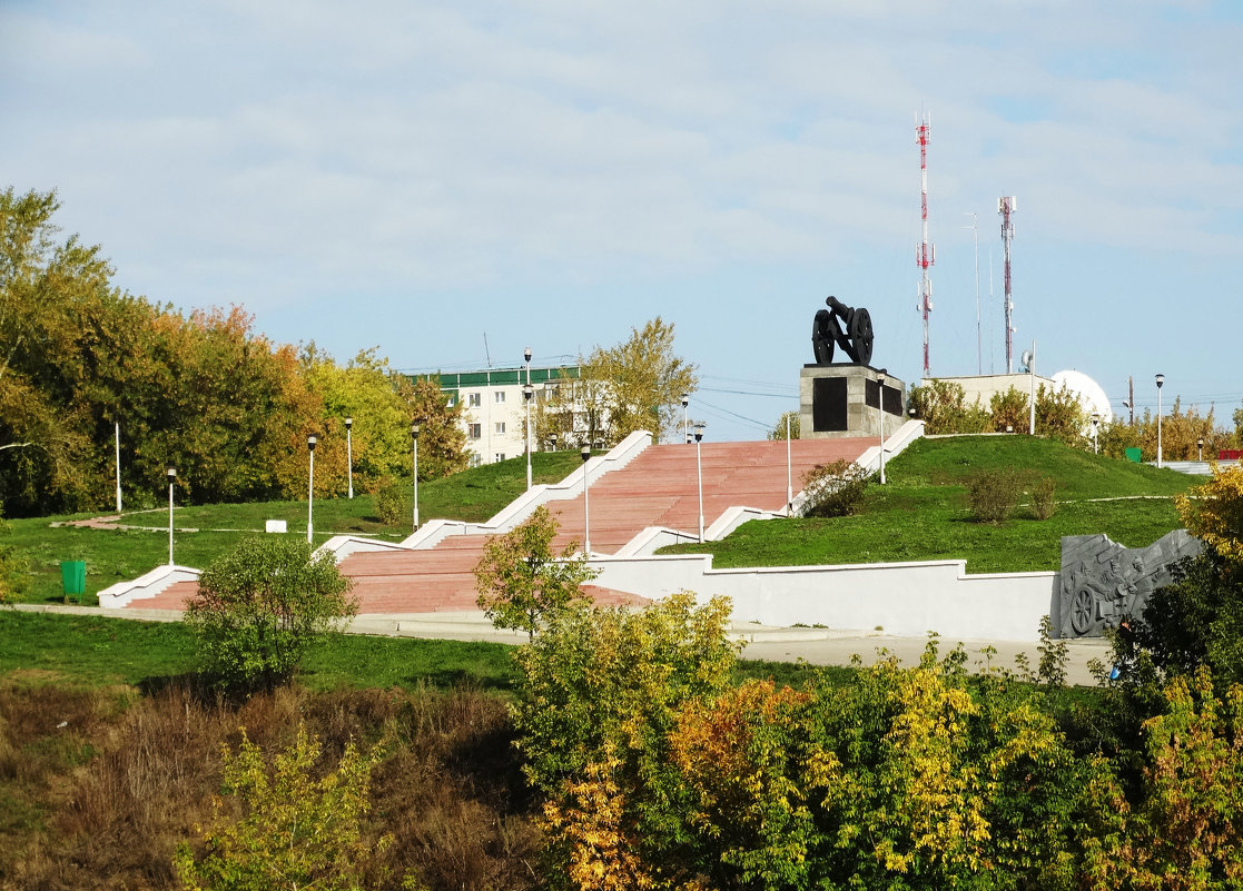 Монумент пушка Каменск-Уральский