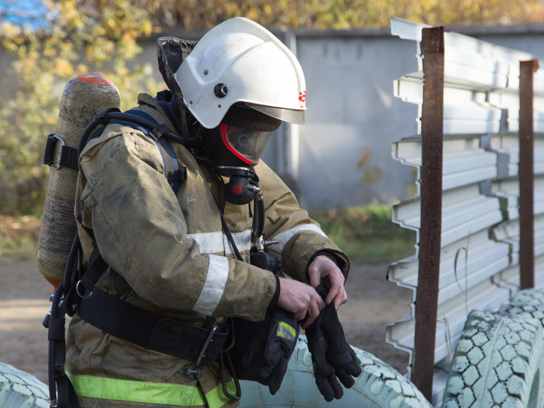 В противогазе - Юлия Уткина