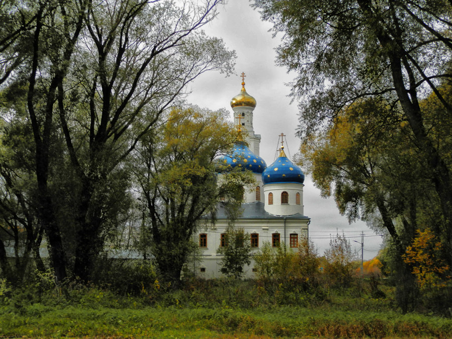 Осенняя прогулка у стен монастыря 2 - Павел 